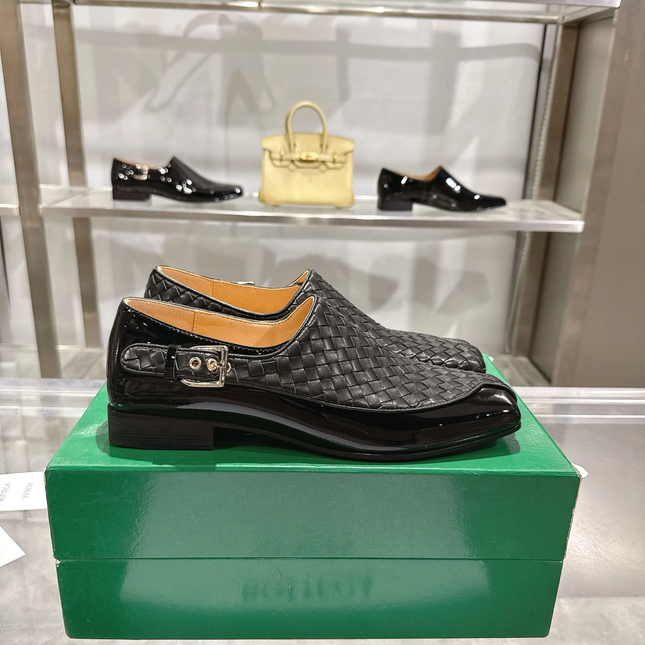 [BV] Top P: 860💰 Couple model, Size: Women 35-39, Men 39--44 (Female 40.41. Men 38. 45, non-refundable) Bottega Veneta 2025 Autumn Counter Synchronous Couple Model Bottega Veneta square-toe low-heeled shoes woven from mixed-breed sheep! Patent leather matching! Low-key luxury and solid color! Leather outsole! [Rose][Rose]! Purely hand-woven and operated, the original board is reproduced one-to-one! quality assurance!